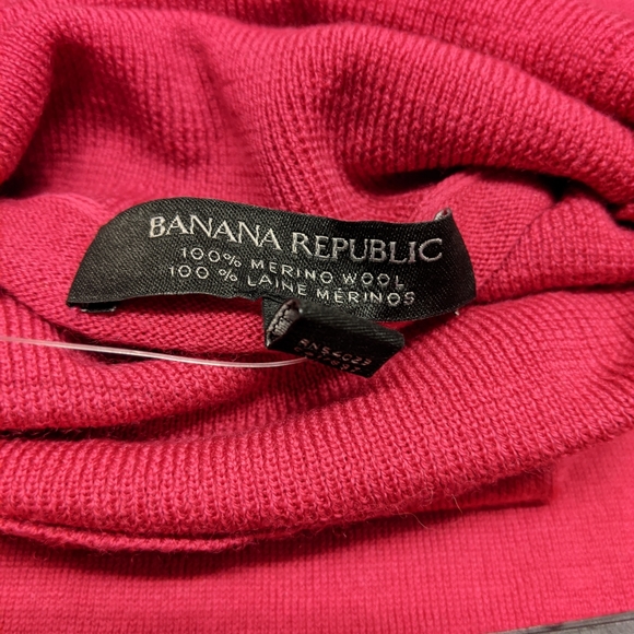 Banana Republic Women's Merino Turtleneck - Picture 2 of 3